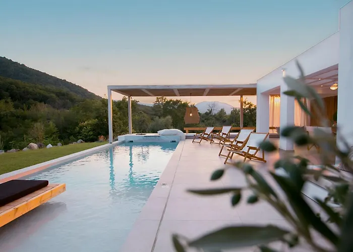 Aristotelia Gi - Premium Luxury Villas With Private Pools