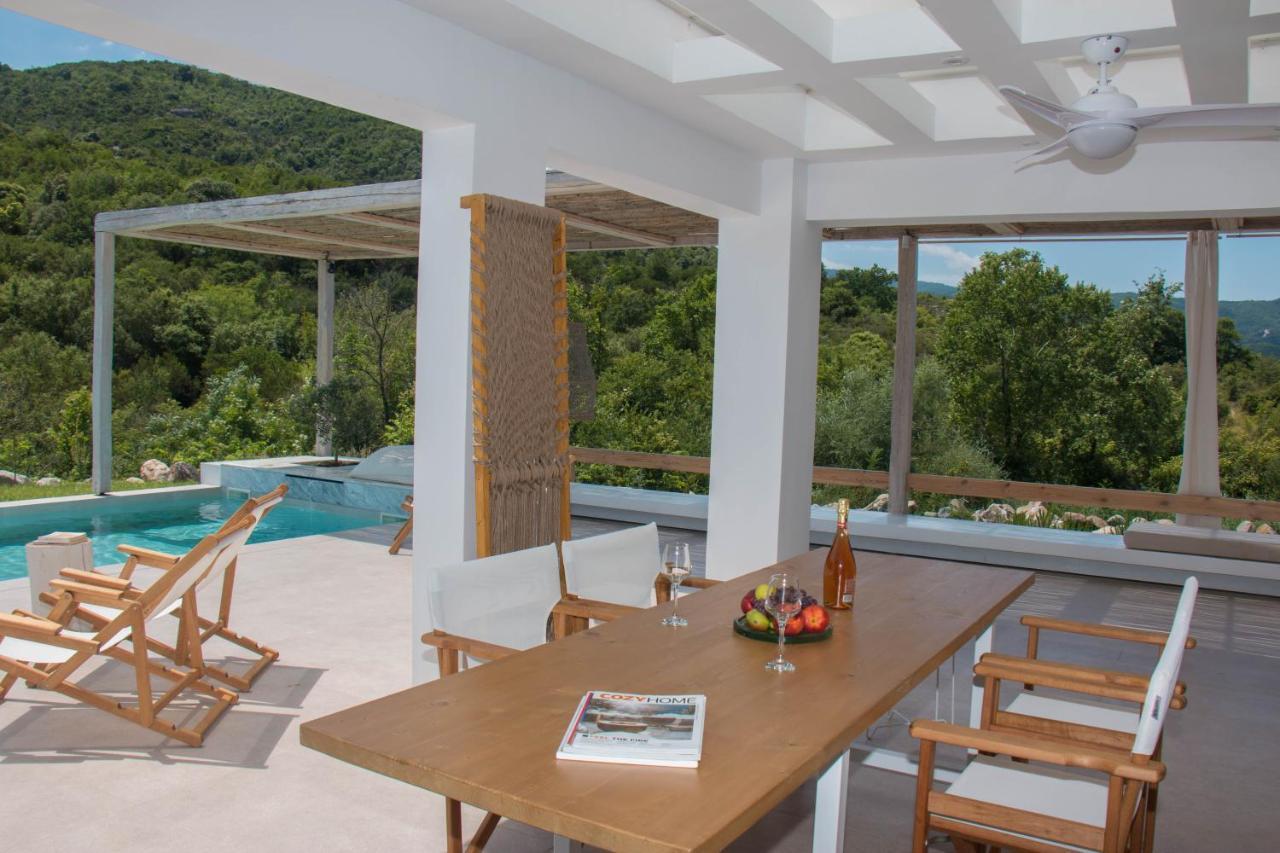 Villa Aristotelia Gi - Premium Luxury With Private Pools *