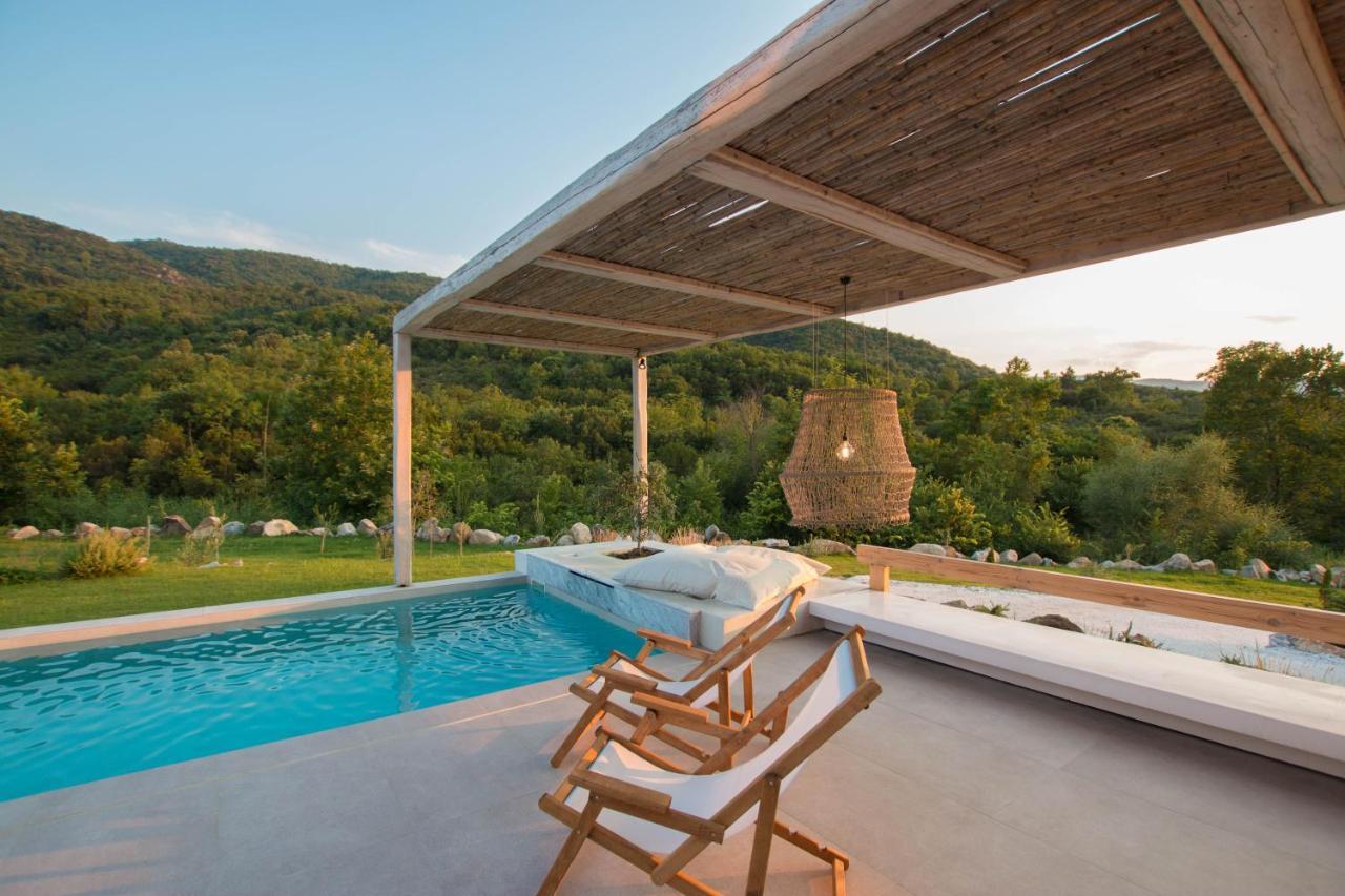 Aristotelia Gi - Premium Luxury With Private Pools