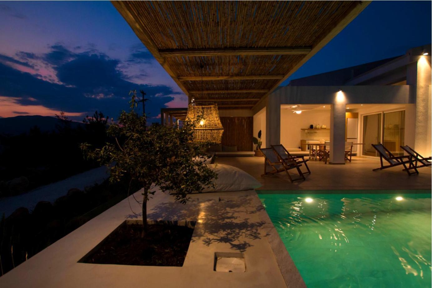 Aristotelia Gi - Premium Luxury With Private Pools *