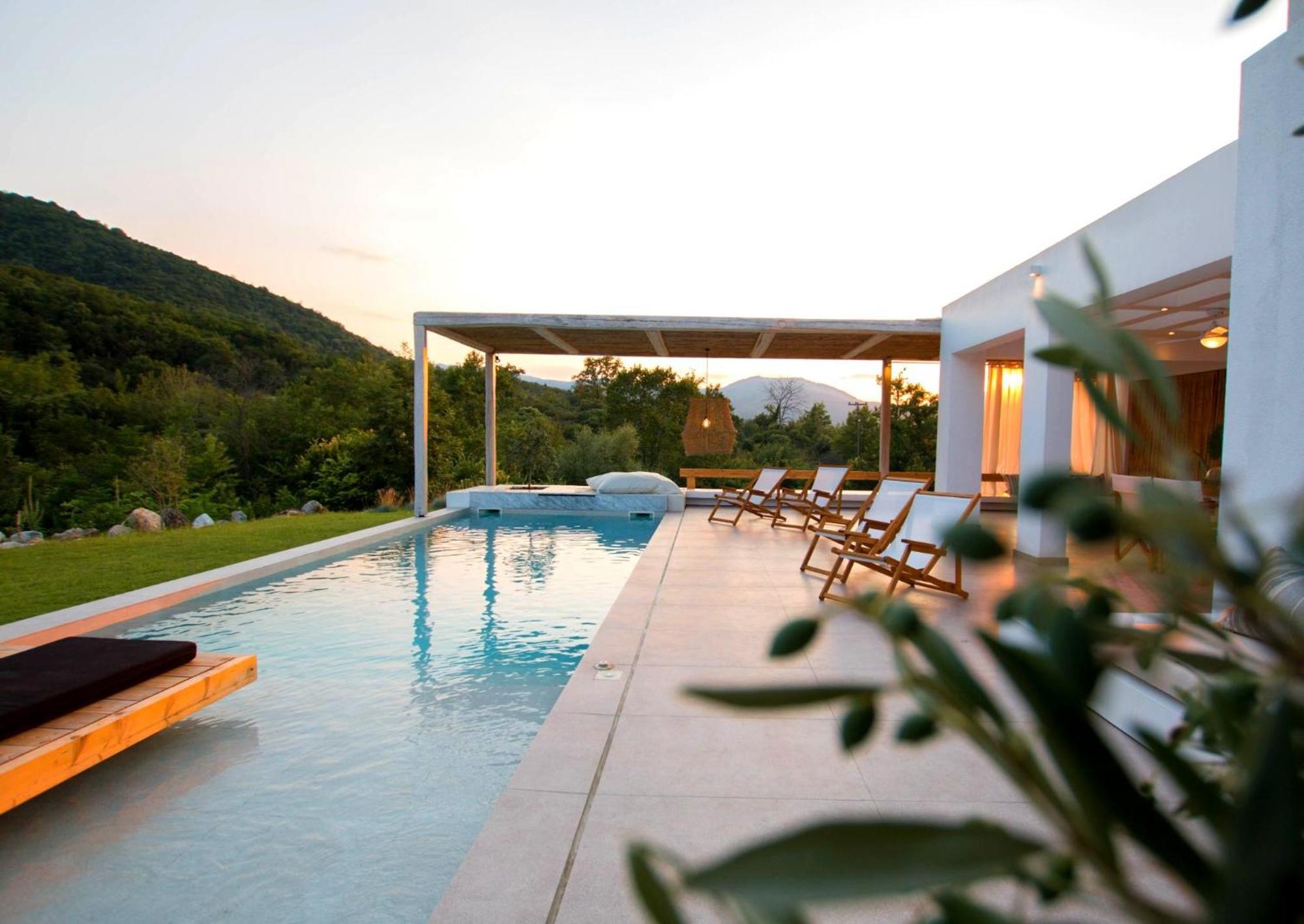 Villa Aristotelia Gi - Premium Luxury With Private Pools